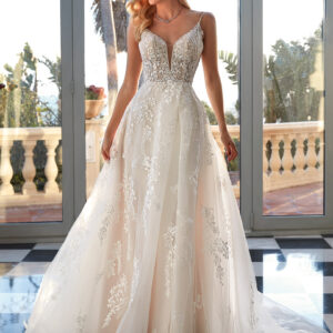 Robe de mariée N°1219 de la marque Demetrios chez la boutique de robes de mariage de Moda Sposa à Nice Côte d'azur.