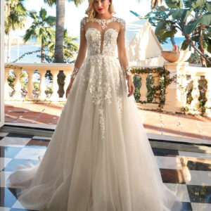 Robe de mariée N°1224 de la marque Demetrios chez la boutique de robes de mariage de Moda Sposa à Nice Côte d'azur.