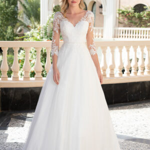 Robes de mariée Just For You dans le magasin de Moda Sposa à Nice