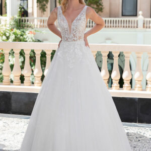 Robes de mariée Just For You dans le magasin de Moda Sposa à Nice