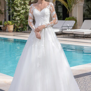 Robes de mariée Just For You dans le magasin de Moda Sposa à Nice