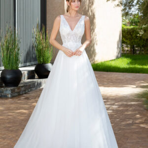 Robes de mariée Just For You dans le magasin de Moda Sposa à Nice