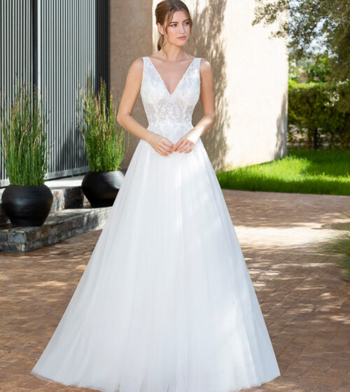 Robes de mariée Just For You dans le magasin de Moda Sposa à Nice