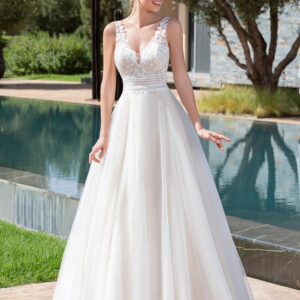 Robes de mariée Just For You dans le magasin de Moda Sposa à Nice