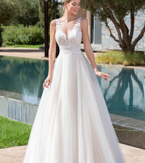 Robes de mariée Just For You dans le magasin de Moda Sposa à Nice