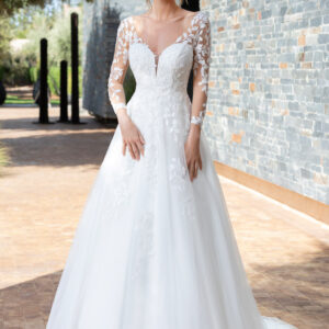 Robes de mariée Just For You dans le magasin de Moda Sposa à Nice