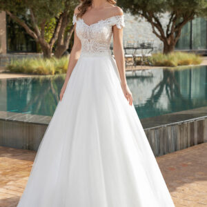 Robes de mariée Just For You dans le magasin de Moda Sposa à Nice