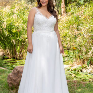 Robes de mariée grande taille de la marque "Curvy "dans le magasin de Moda Sposa à Nice