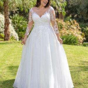 Robes de mariée grande taille de la marque "Curvy "dans le magasin de Moda Sposa à Nice