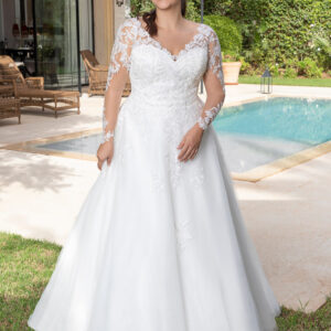 Robes de mariée grande taille de la marque "Curvy "dans le magasin de Moda Sposa à Nice