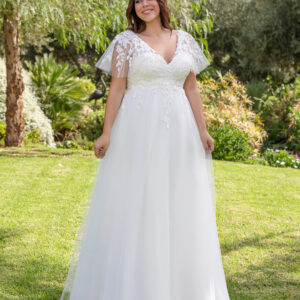 Robes de mariée grande taille de la marque "Curvy "dans le magasin de Moda Sposa à Nice