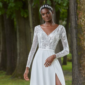 Robes Cosmobella chez Moda Sposa à Nice , magasin de robes de mariée sur la côte d'azur.