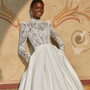 Robes Cosmobella chez Moda Sposa à Nice , magasin de robes de mariée sur la côte d'azur.