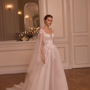 Robe de mariée Éclat Romantique princesse en dentelle avec décolleté cœur et manches longues en tulle.